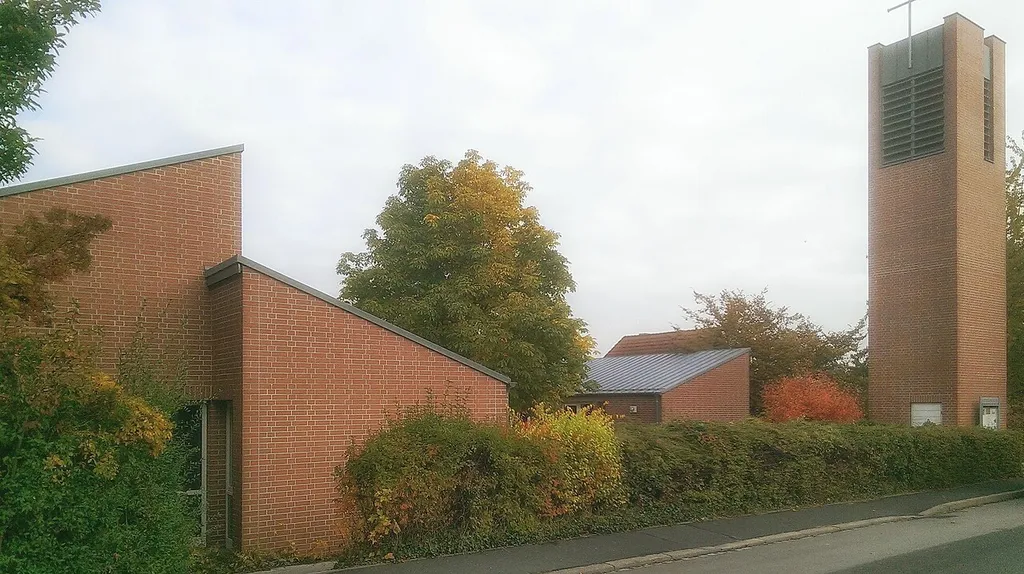 Ansicht von Frühlingstrasse, rechts Glockenturm