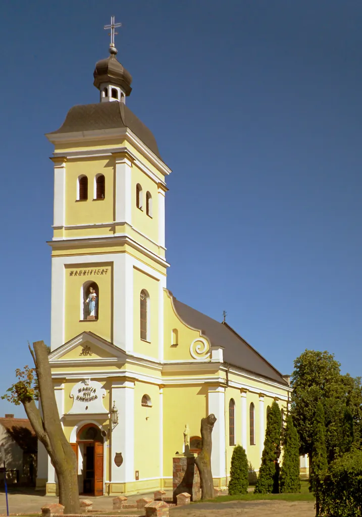 Szamocin; parish church
