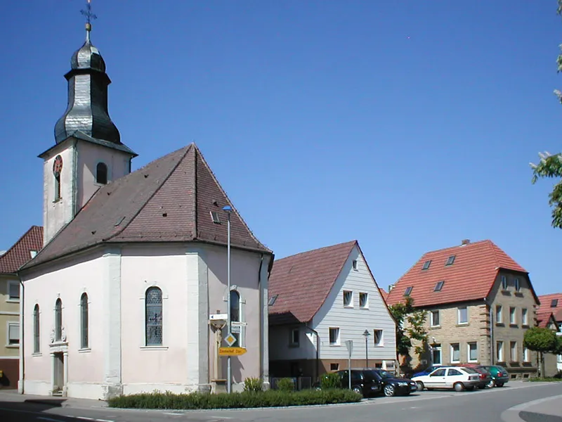 Ortsmitte von Siegelsbach mit Evangelischer Kirche, erbaut 1765