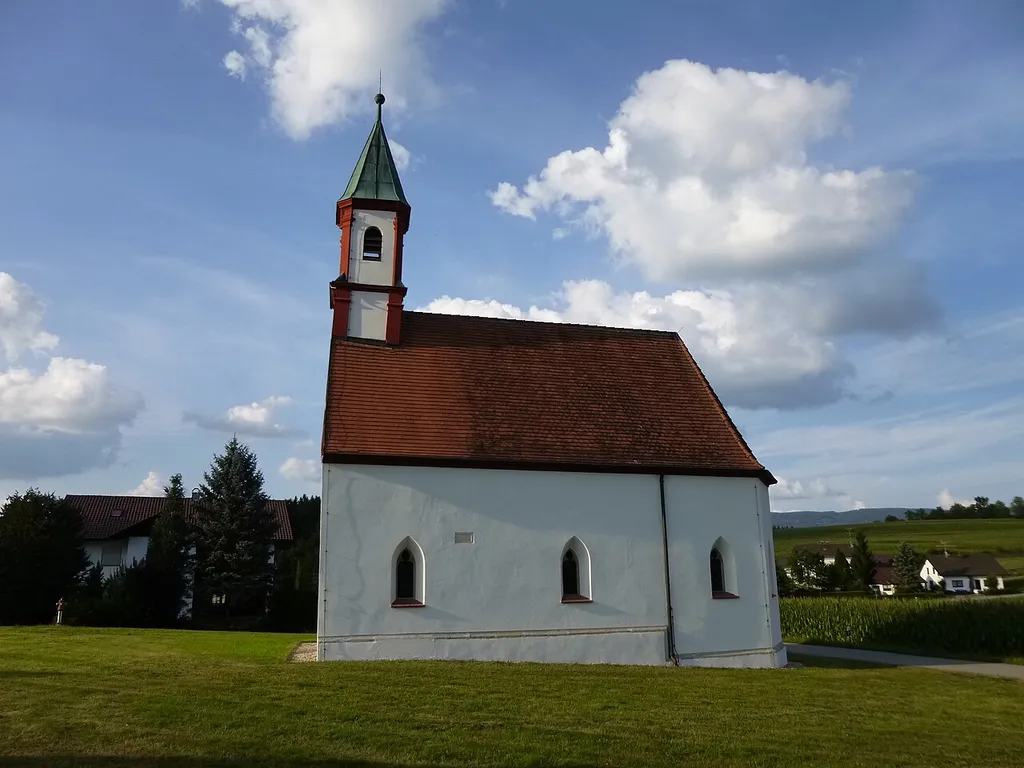 Die Filialkirche St. Stephan in Stephling bei Degernbach/Stadt Bogen. Liste der Baudenkmäler der Stadt Bogen