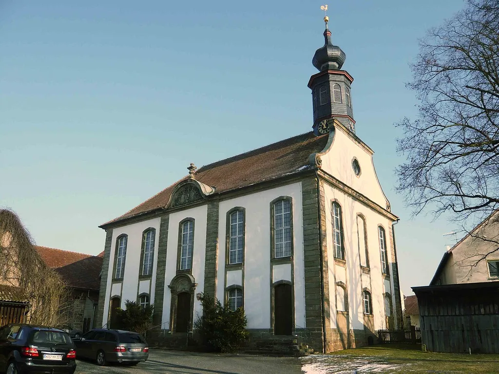 Fischbach Kirche Hofseite, Stadt Ebern, Unterfranken