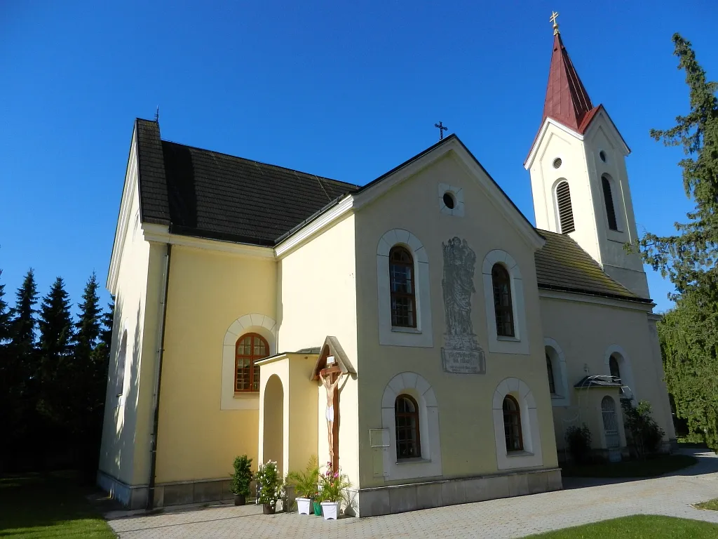 Die katholische Pfarrkirche Heiliger Nikolaus in Velm bei Himberg.