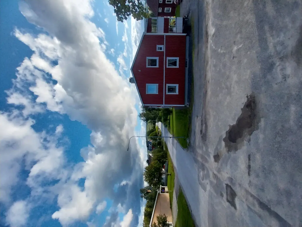 Skorped Square looking outwards