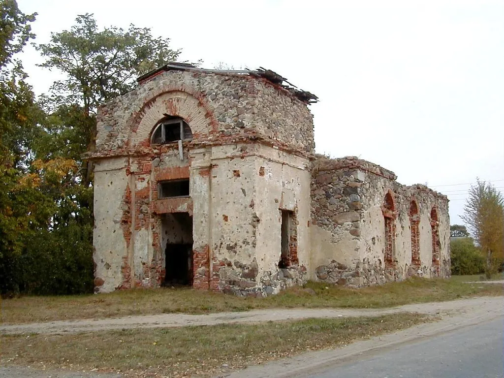 Sniķeres luterāņu baznīcas drupas 2002-09-07