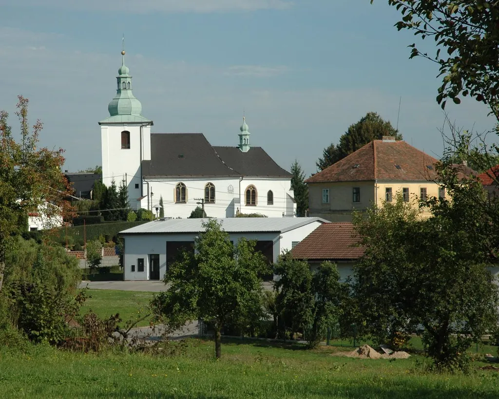 Kostel a škola, Lično)