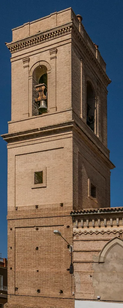 Fortaleny és un municipi de la Ribera Baixa, al País Valencià.
