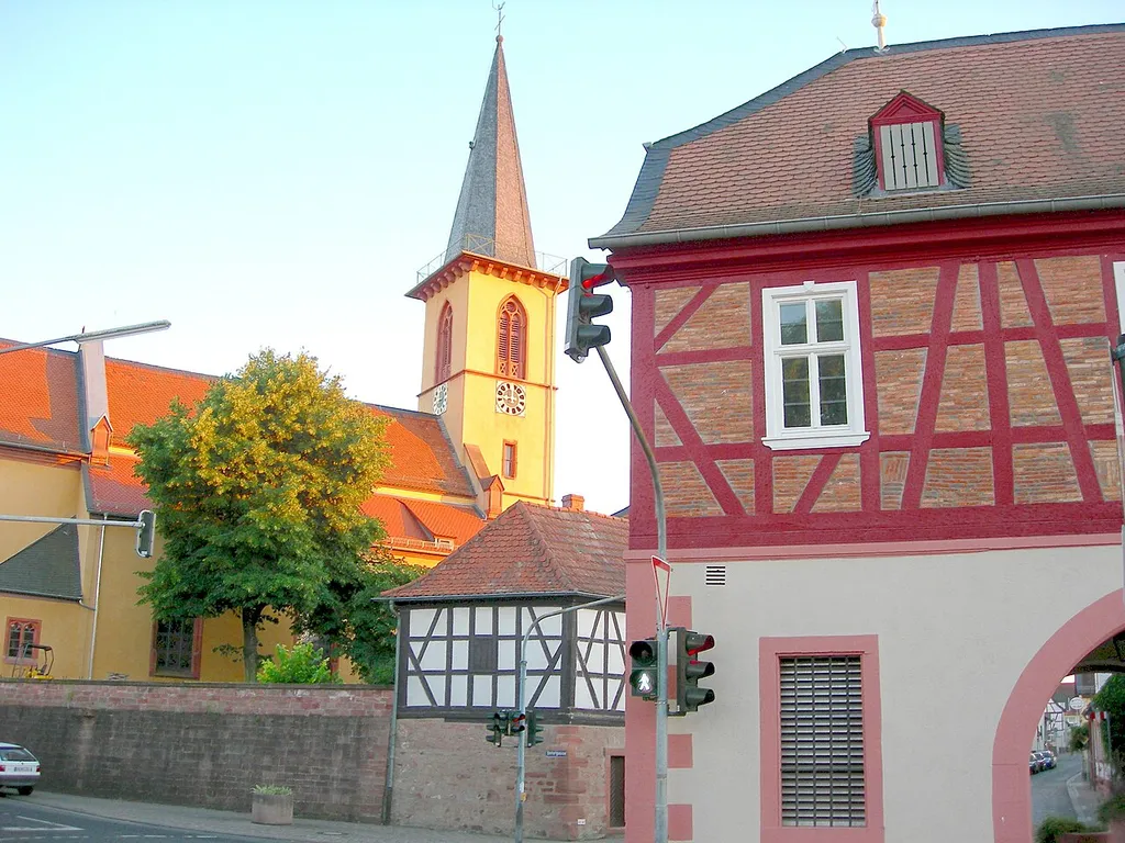 Kleestadt near Groß-Umstadt (Hesse), church and historic gate house