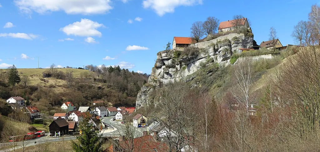 Die Burg Pottenstein auf dem Burgberg von Pottenstein in der Fränkischen Schweiz. Die Burg beherbergt ein Burgmuseum und wurde zwischen 1057 und 1070 gegründet. Nach dem Übergang des Bistums Bamberg 1803 an den bayerischen Staat während der Säkularisation verfiel die Burg. 1878 kam die Burg in Privatbesitz und ist heute im Familienbesitz der von Wintzingerode.