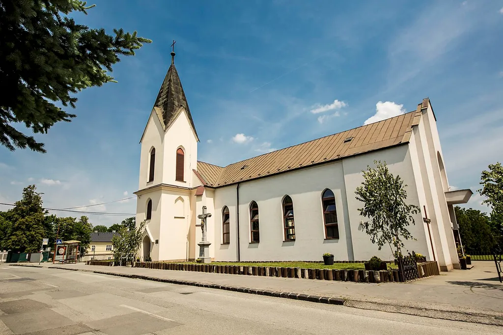 Kostol sv. Petra a Pavla_Barca