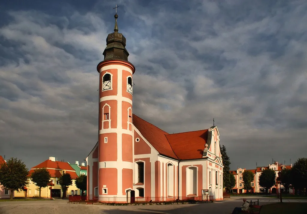 Chocianów, pl. Wolności - kościół pomocniczy św. Józefa Robotnika (d. Najświętszego Serca PJ)