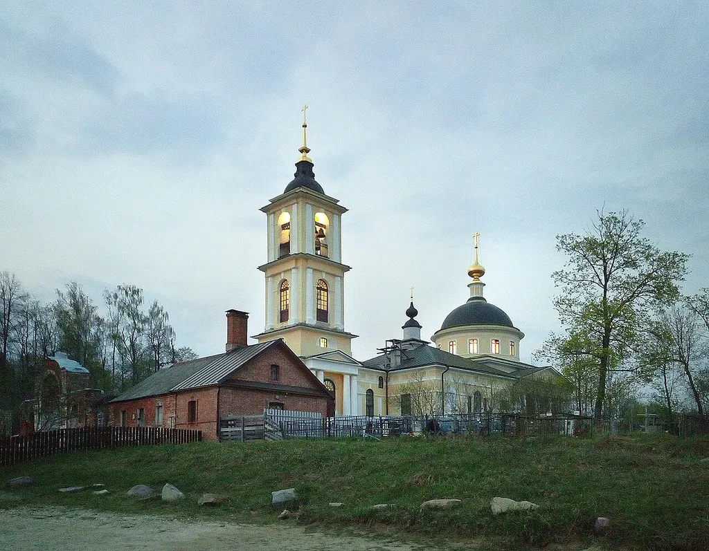 Церковь Воскресения Христова в селе Воскресенье. Петушинский район. Владимирская область. Россия.