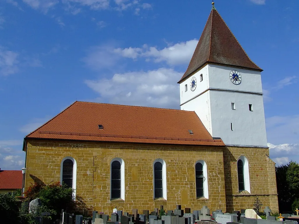 Die Pfarrkirche St. Johannes aus dem 12. Jhdt. in Großschönbrunn, Gemeinde Freihung, Kreis Amberg