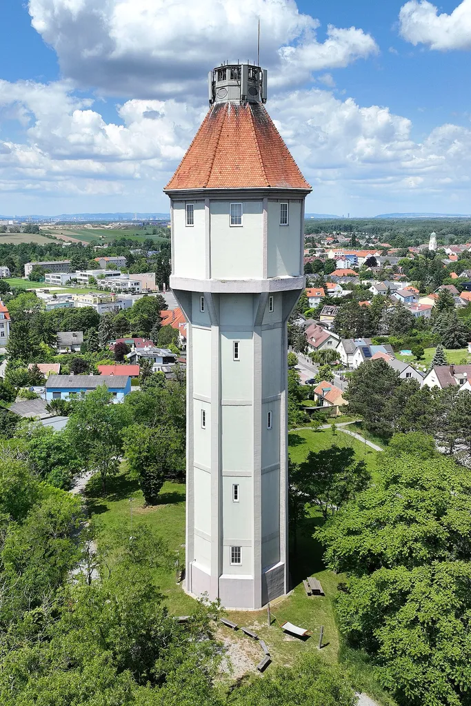 Southeast view of the water tower in Fischamend.
