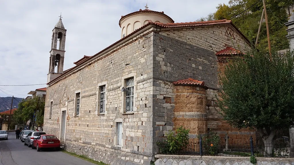Πλευρική άποψη της Εκκλησίας των Παμμεγίστων Ταξιαρχών στα Λαγκάδια Αρκαδίας.