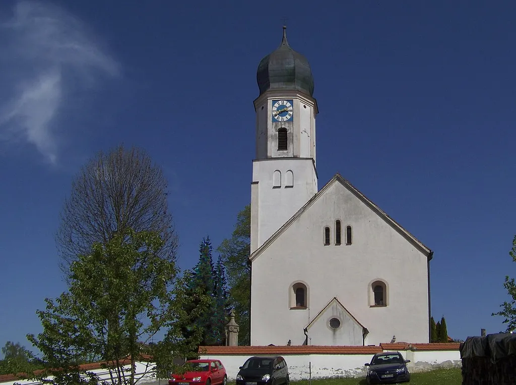 Hohenthann, Andermannsdorf. Kirche St. Andreas. Spätromanischer Bau des 13. Jahrhundert, 1687 verlängert; mit Ausstattung.