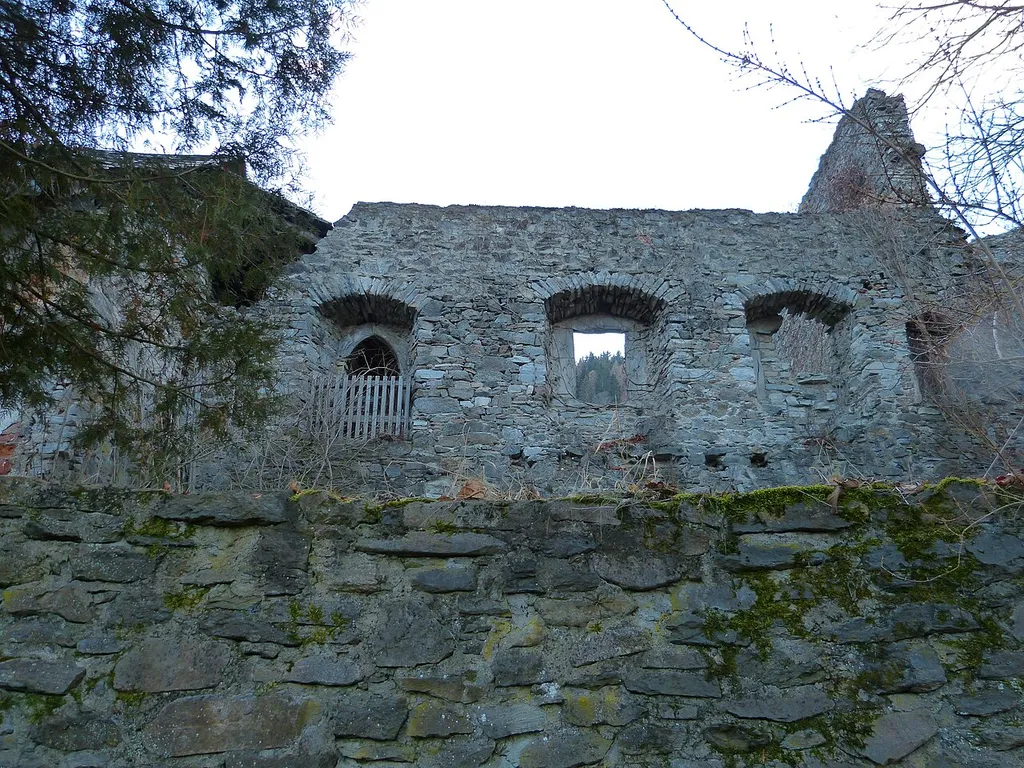 Burg Lavant, Friesach: westlich von Haus 12, Ansicht von Norden