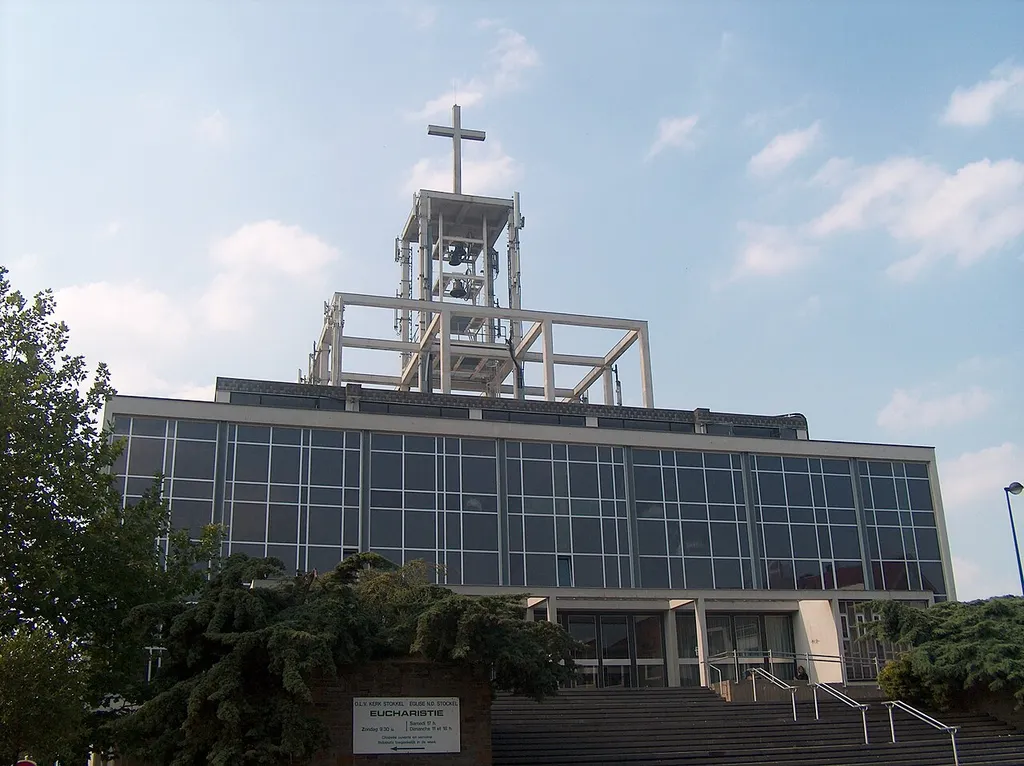 L'église Notre-Dame de Stockel, rue de l'Église à Woluwe-Saint-Pierre, Bruxelles, Belgique.