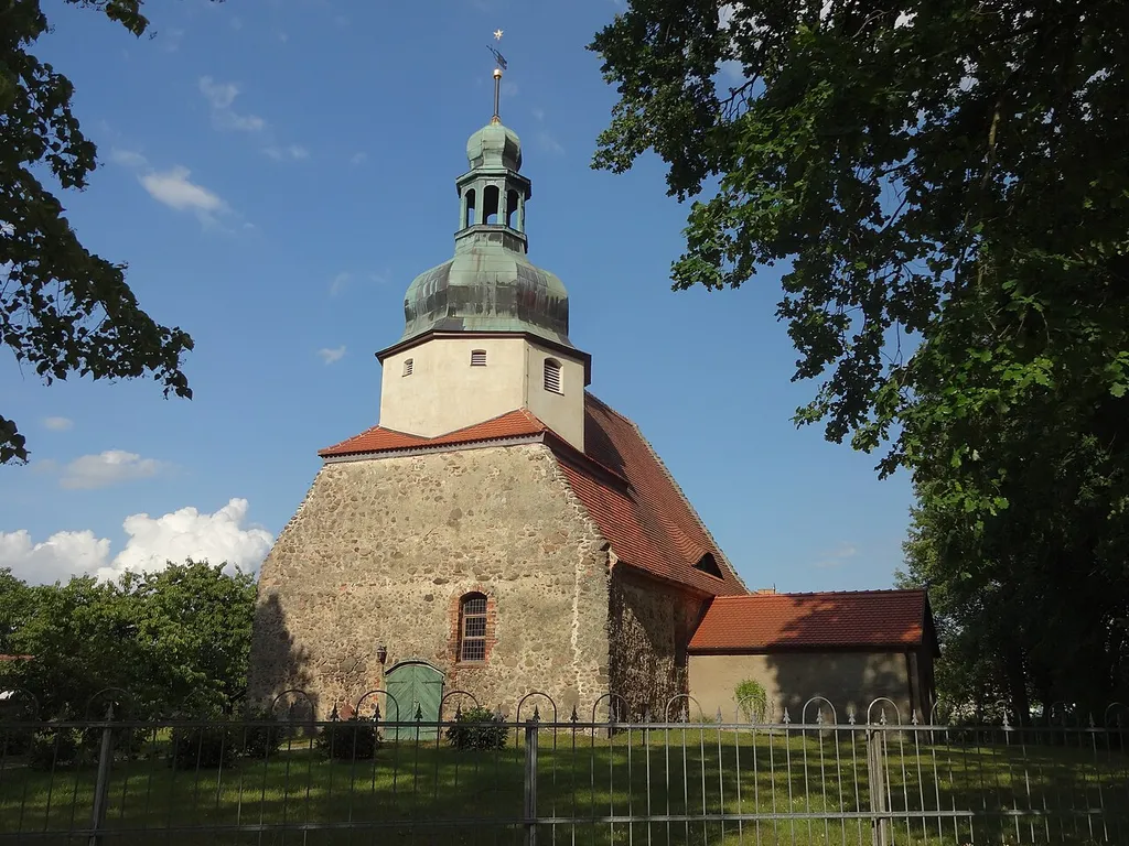 denkmalgeschützte Dorfkirche in Bronkow