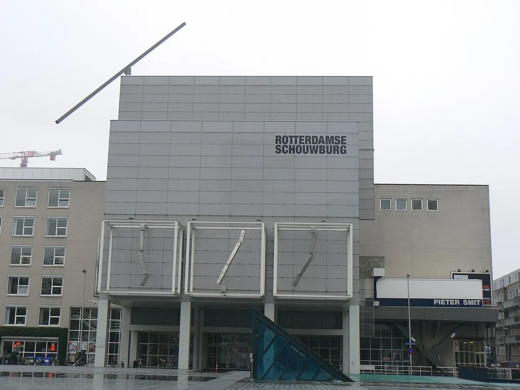 Theatre Rotterdam, The NetherlandsBalancerende energie lijn (Balancing energy line) Jan van Munster 1988