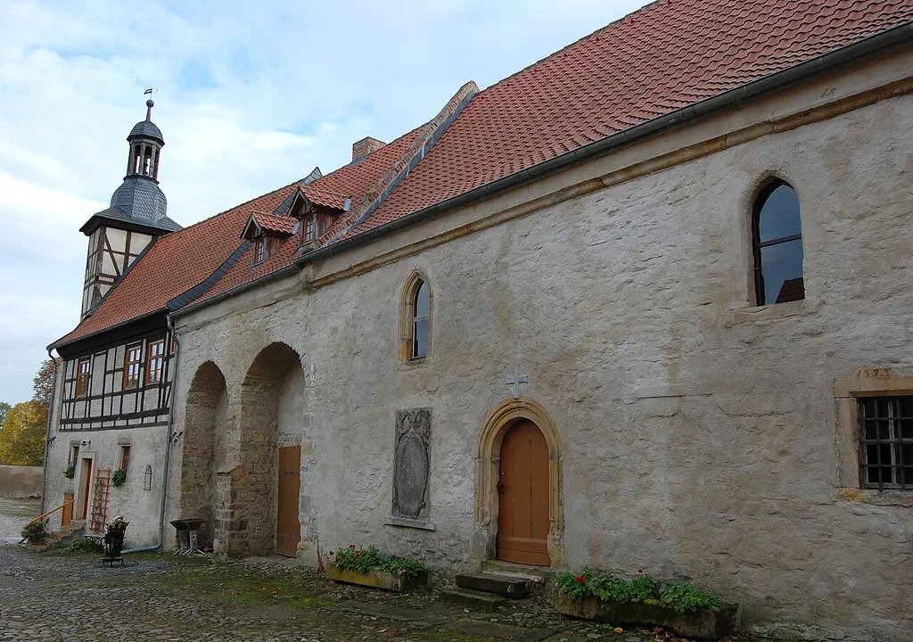 Kapelle der Komturei Bergen, rechte Tür ist der Zugang zur Kapelle