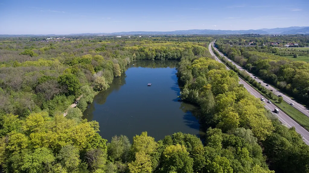 Luftaufnahme Waltershofener See an der A5 in Freiburg