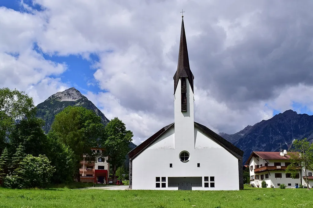 Kath. Pfarrkirche Krönung Mariae in Pertisau