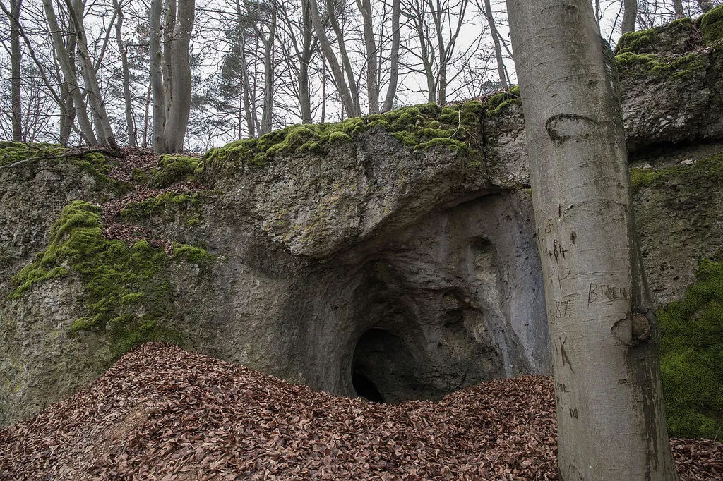 Eingangsportal des Schnackenloches