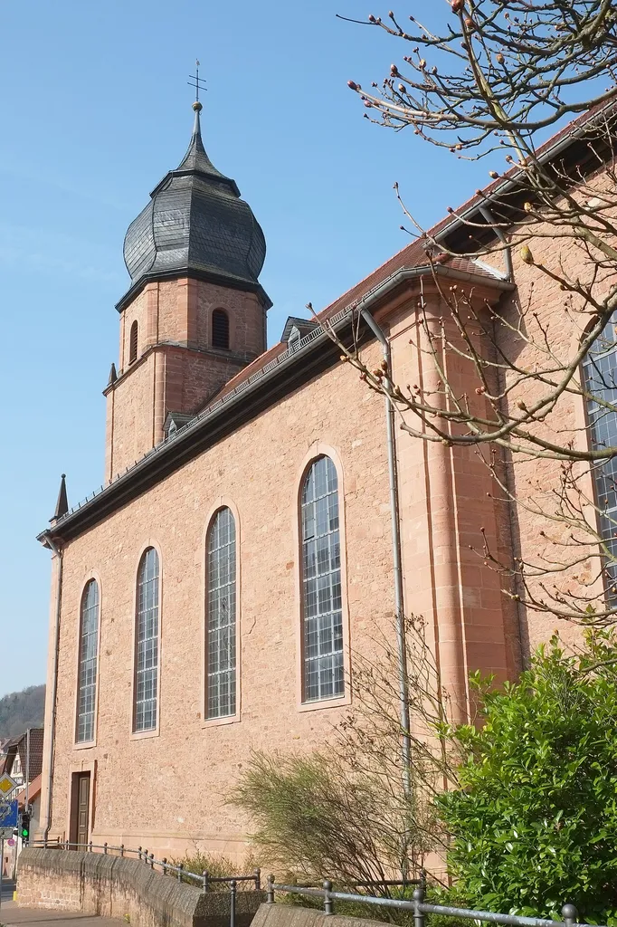 Katholische Pfarrkirche St Martin in Heimbuchenthal im Landkreis Aschaffenburg (Bayern, Deutschland)