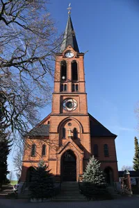 Sachgesamtheit Dorfkirche und Kirchhof Dorfchemnitz mit folgenden Einzeldenkmalen: Kirche, Einfriedung, Plastik, OdF-Grabmal und Grabplatten an der äußeren Nordwand der Kirche (siehe Einzeldenkmalliste - Obj. 09233845), dazu der Kirchhof mit Linden
