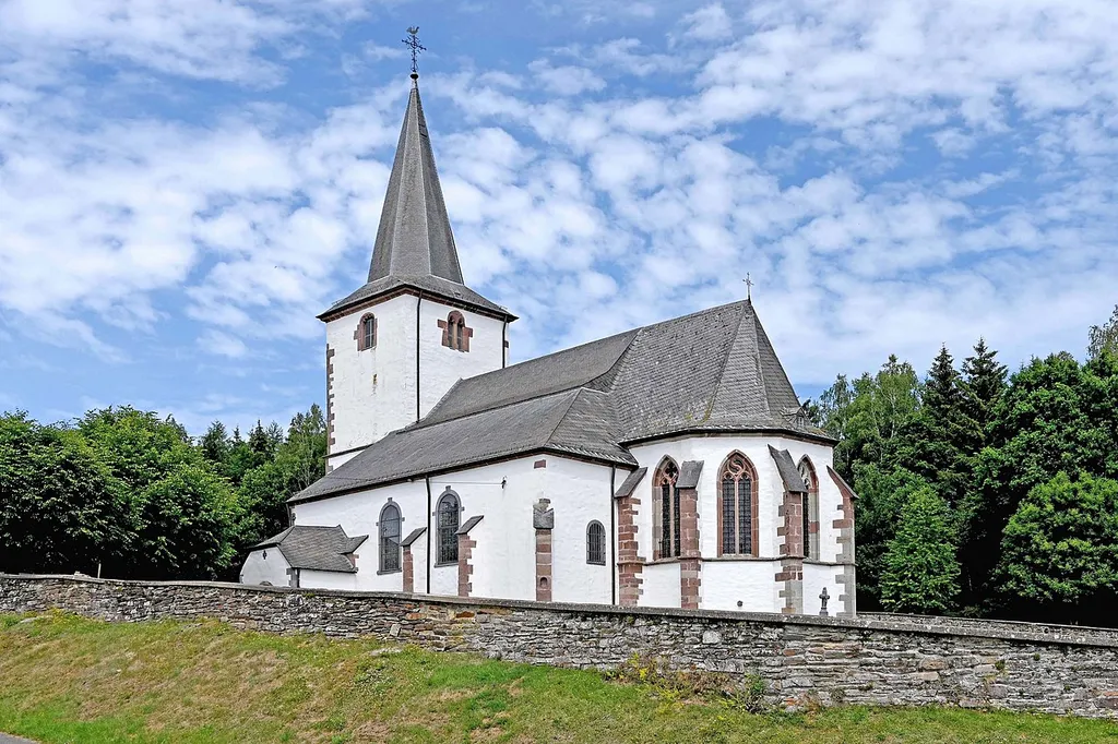 St. Mariä-Himmelfahrt (Neundorf) von Südosten