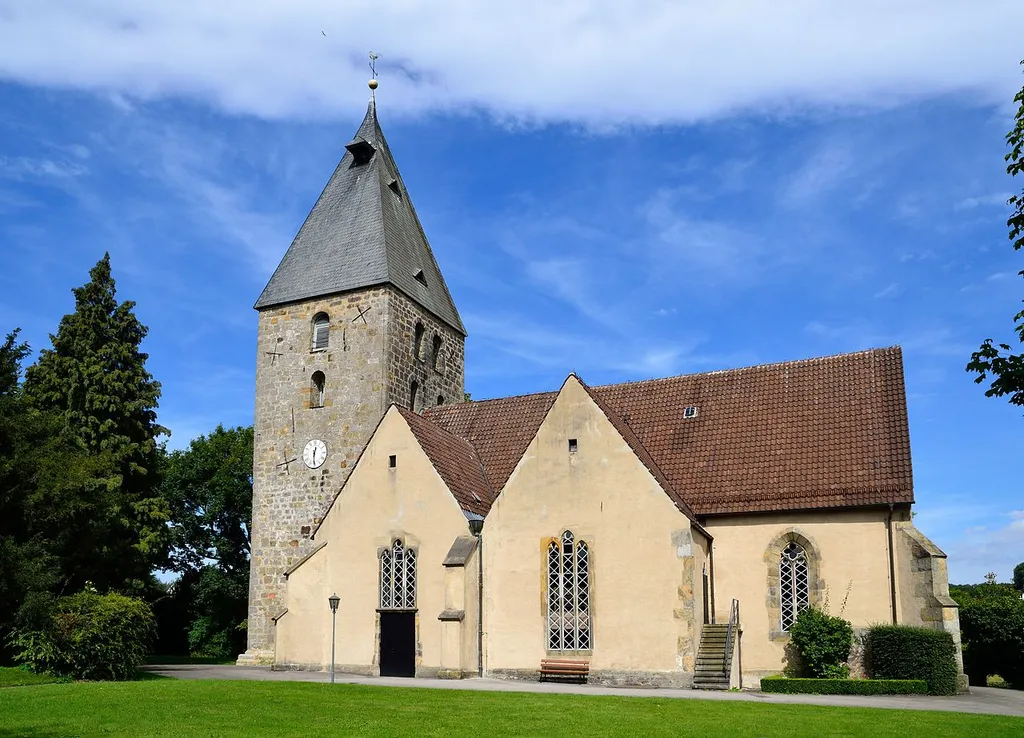 This is a photograph of an architectural monument.It is on the list of cultural monuments of Detmold, no. 85. Evangelisch-reformierte Kirche Heiligenkirchen