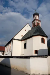 Kath. Filialkirche hl. Vigilius und ehem. Friedhofsfläche