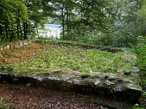 Wallanlagen, mittelbronzezeitliches Hügelgräberfeld und römischer Burgus auf dem Kürnberg