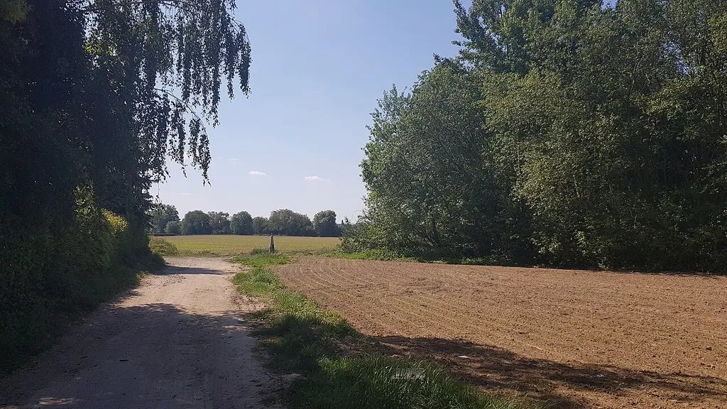 grenspaal 101 tussen België-Nederland, Maastricht-Smeermaas (achter paal: NL, voor paal: BE)