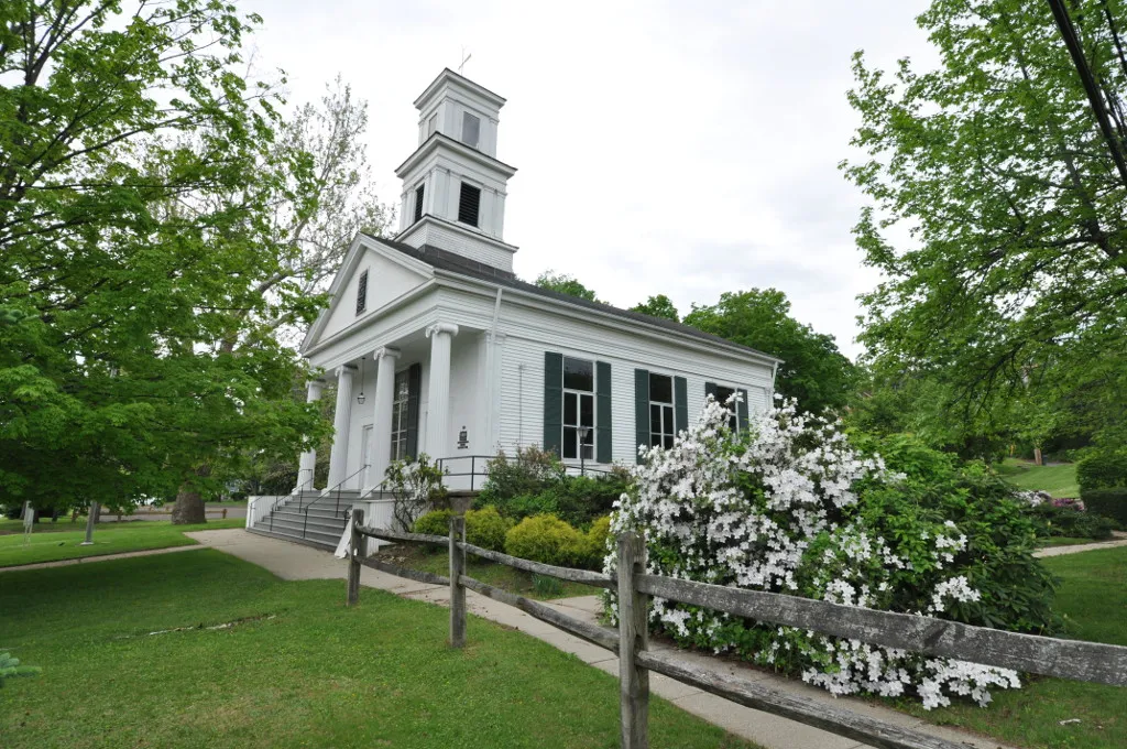 Mount Carmel Congregational Church and Parish House, Hamden, Connecticut. View of the church.