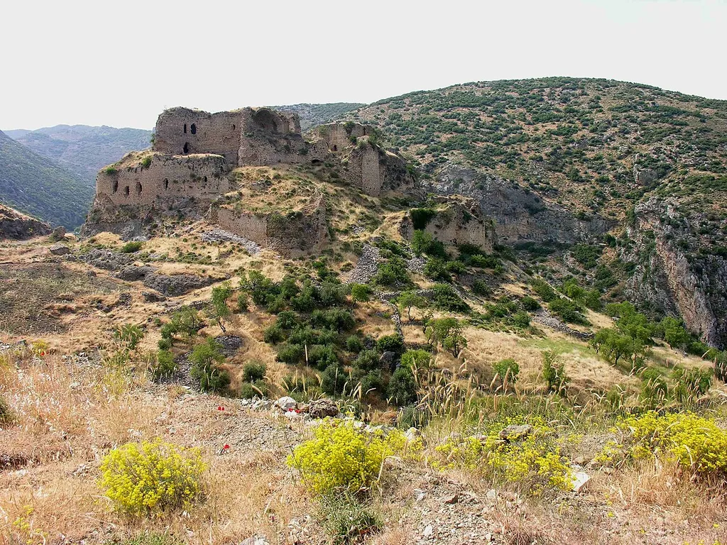 Baghras - burcht van o.a. de Tempeliers, in Amanosgebergte bij Antakya, Turkije. Foto genomen door Godfried Warreyn in mei 2006