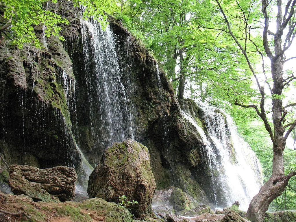 Etropole waterfall “Varovitets”