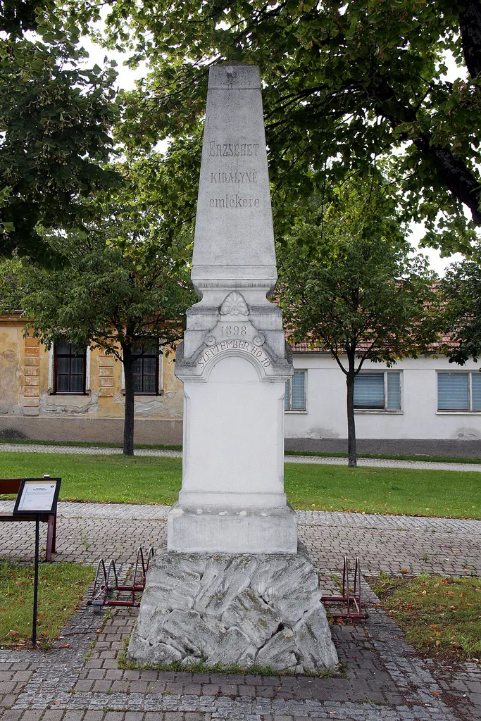 Monument to Elizabeth of Austria as Queen of Hungary