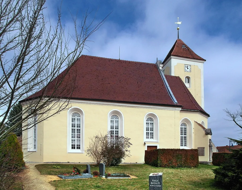 16.03.2017 02627 Nostitz (Weißenberg): Die Nostitzer Kirche gibt es seit 1679. Vorher stand hier eine Burg. [SAM8448.JPG]20170316225DR.JPG(c)Blobelt