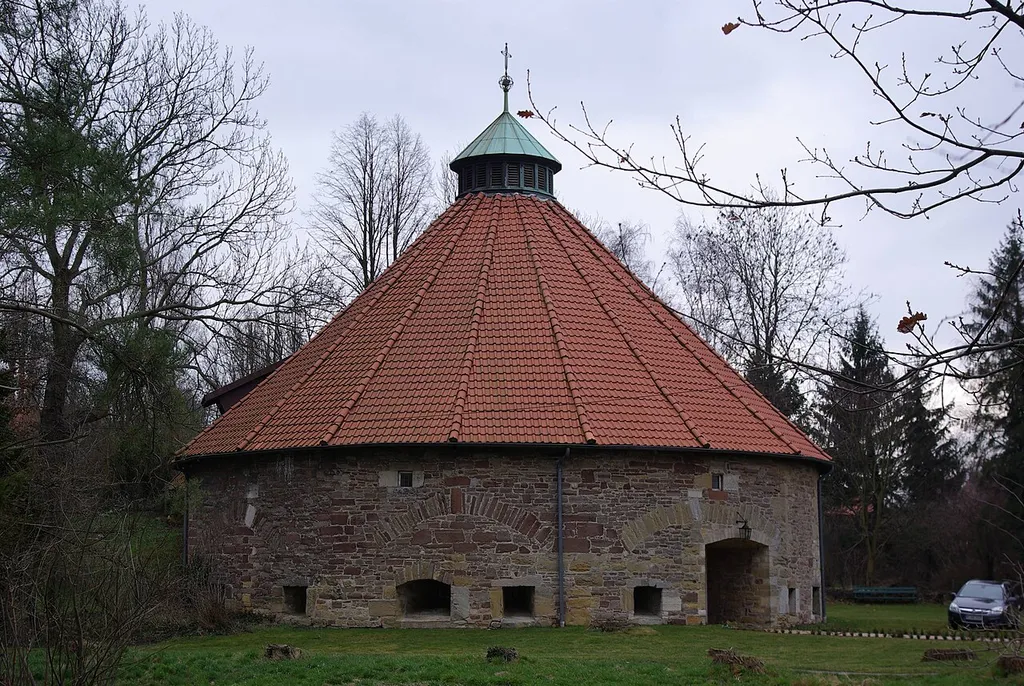 Steinbrück in Niedersachsen. Die heutige Kirche Kehrwiederkirche war ein Batterieturm einer Burg.