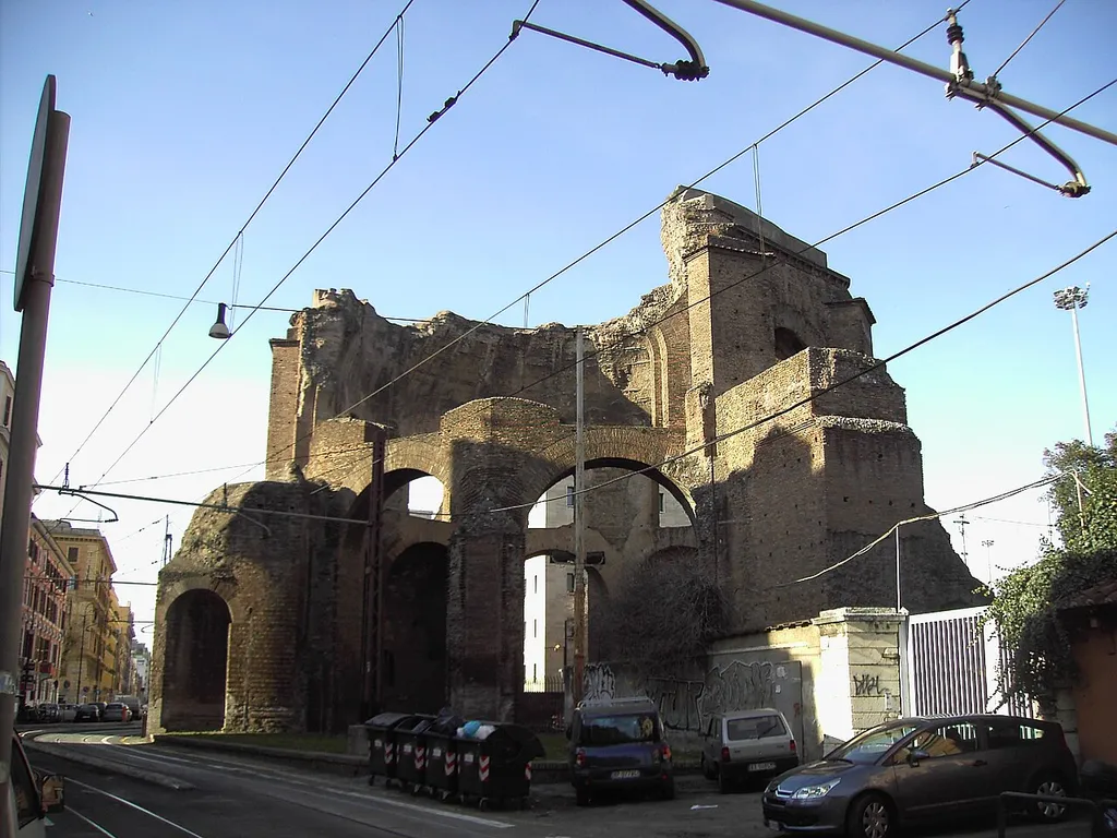 Roma, via Marsala: il cosiddetto "Tempio di Minerva Medica" (in realtà un ninfeo degli Horti Liciniani di epoca imperiale romana)
