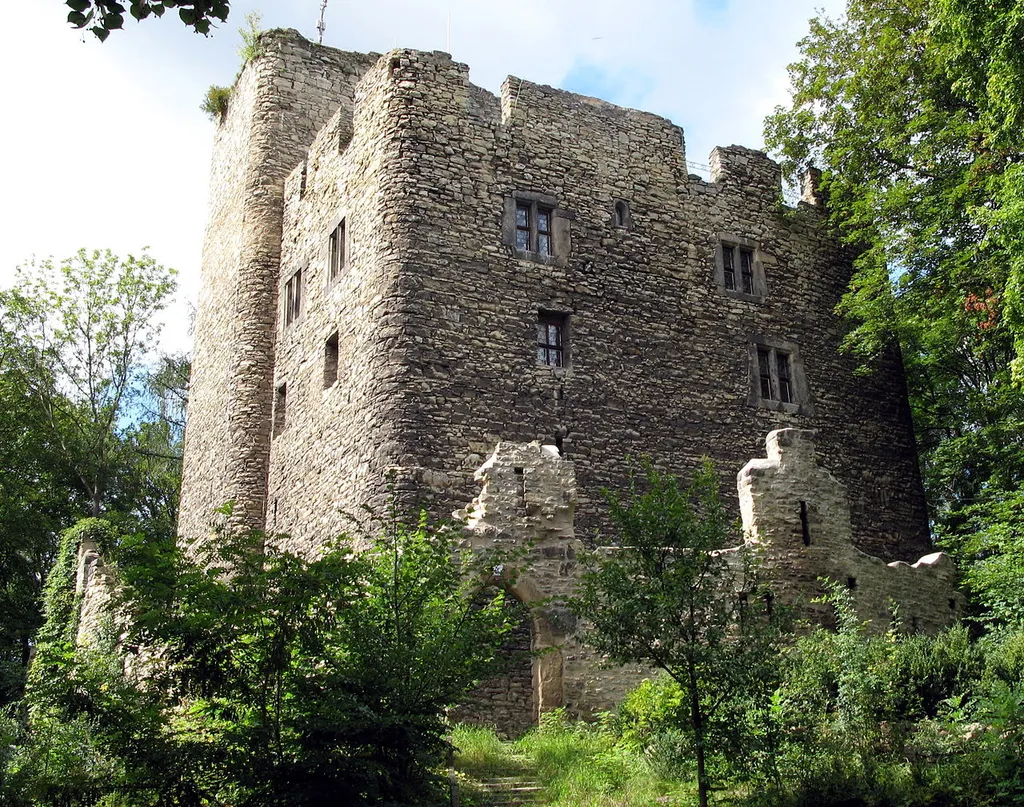 Ehrenburg über dem Städtchen Plaue in Thüringen.