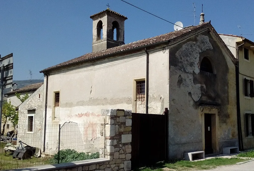 Chiesa edificata nel 1624 per volere della famiglia Manfredi e intitolata a San Francesco, situata a San Pietro in Cariano, provincia di Verona.