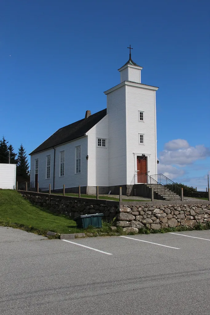 Ferkingstad kirke. Foto: Bertha Aarø. Fra Riksantikvarens Kulturminnesøk.