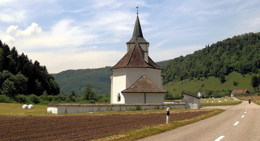 L'église Saint-Valbert d'Ocourt, commune de Clos du Doubs, Suisse