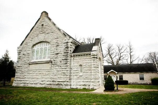 Burton Memorial Baptist Church, formerly known as Drakes Creek Baptist Church, a historic church on Cemetery Road near Bowling Green, Kentucky. This is an image of a place or building that is listed on the National Register of Historic Places in the United States of America. Its reference number is 79003516 (Wikidata).