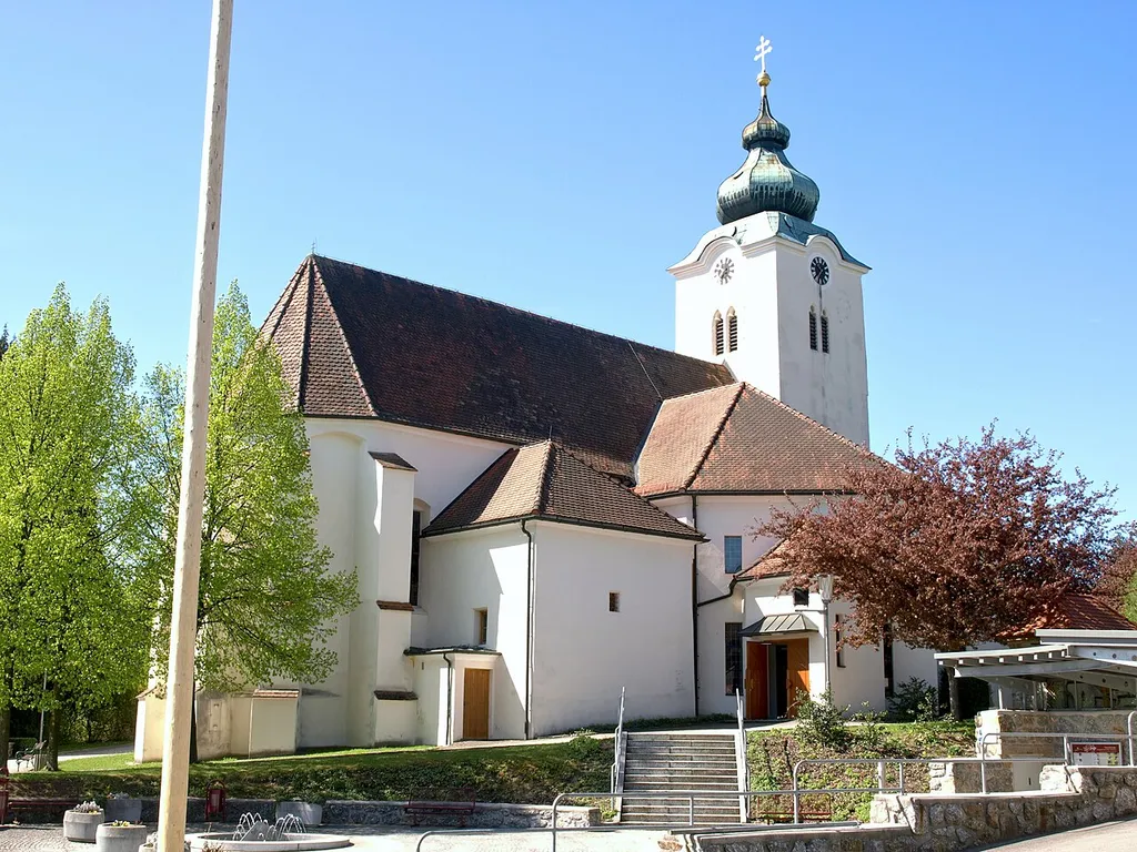Kath. Pfarrkirche hl. Martin und Glocke