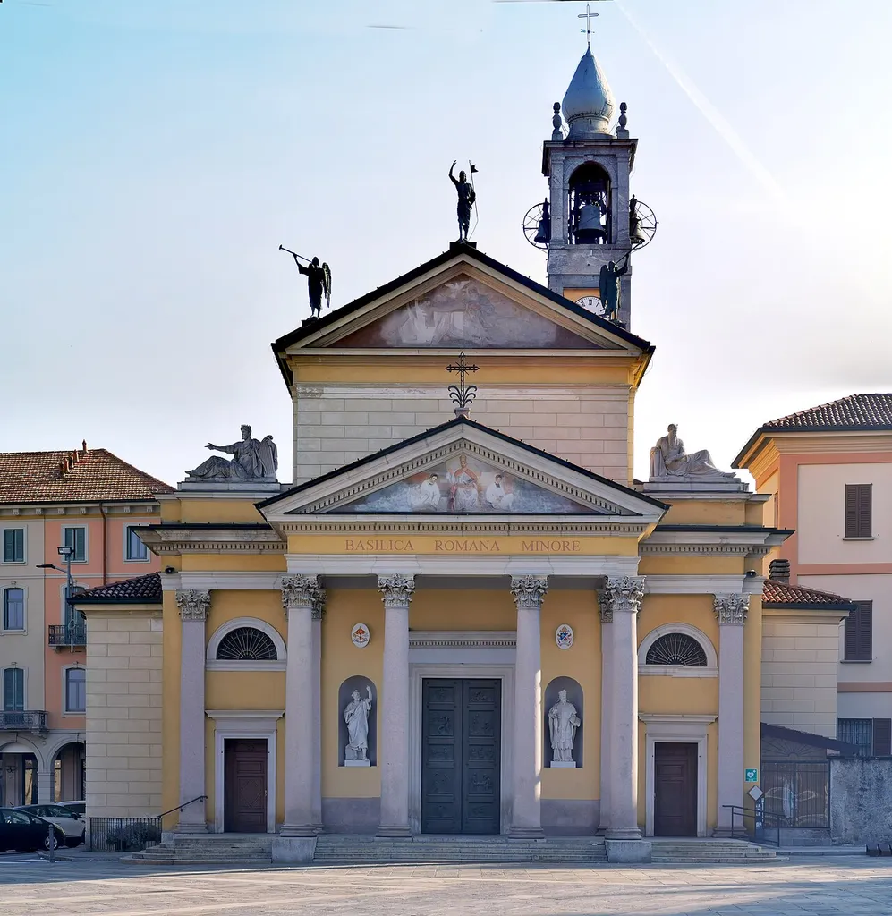 Chiesa dei Santi Pietro, Marcellino, Erasmo (Besana in Brianza), facciata