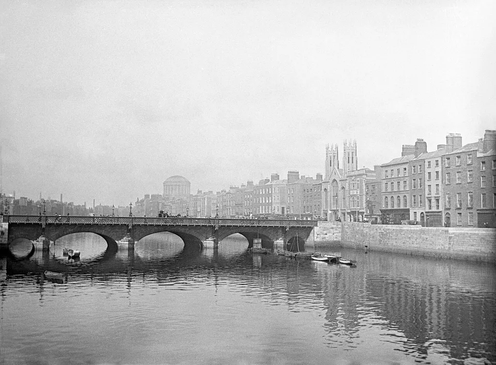 Grattan Bridge (formerly Essex Bridge) linking Capel Street to Parliament Street. The highly visible Presbyterian church near the bridge on the north quays was demolished following a fire, though the lower part of the entrance still remains and is incorporated into offices.(Source: http://csgwy.sdublincoco.ie/handle/10599/9768)