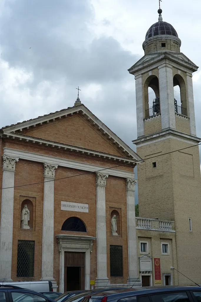 Facciata esterna e campanile del Duomo di Urbania.